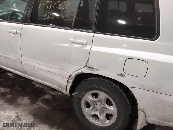 2007 Toyota Highlander with VIN JTEGD21AX70165811, listed as a IAAI auction lot 41582884 with 216,497 mi miles. Bid and sale history available at carsss.com. Image 6.