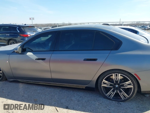 2023 BMW 7 Series 760i xDrive с VIN WBA33EJ07PCM90605, выставлен на аукционе IAAI как лот 41577454 с пробегом 30 241 миль миль и . История ставок и продаж доступна на DreamBid. Изображение 14.