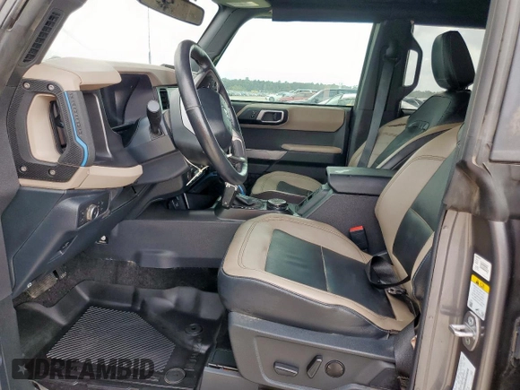 2022 Ford Bronco с VIN 1FMEE5DP9NLA72991, выставлен на аукционе Copart как лот 56551355 с пробегом 2 692 миль миль и Списание • Salvage title. История ставок и продаж доступна на DreamBid. Изображение 7.