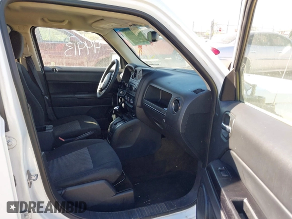 2016 Jeep Patriot Sport SE z VIN 1C4NJPBA8GD575435, wystawiony jako IAAI lot #40553382 z przebiegiem 187 685 mil mil oraz . Historia ofert i sprzedaży dostępna na DreamBid. Obrazek 5.