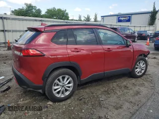 2023 Toyota Corolla Cross LE z VIN 7MUCAAAG5PV064608, wystawiony jako Copart lot #51744375 z przebiegiem 18 031 mil mil oraz Szkody całkowita. Historia ofert i sprzedaży dostępna na DreamBid. Obrazek 3.