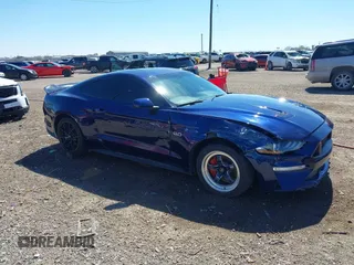 2019 Ford Mustang GT z VIN 1FA6P8CF9K5135798, wystawiony jako IAAI lot #41629414 z przebiegiem 37 479 mil mil oraz . Historia ofert i sprzedaży dostępna na DreamBid. Obrazek 1.