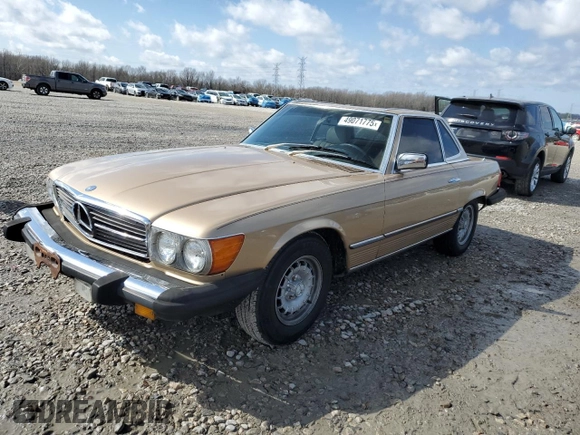 1983 Mercedes-Benz 380 SL z VIN WDBBA45AXDB020618, wystawiony jako Copart lot #49071775 z przebiegiem 111 064 mil mil oraz Czysty tytuł • Clean title. Historia ofert i sprzedaży dostępna na DreamBid. Obrazek 1.