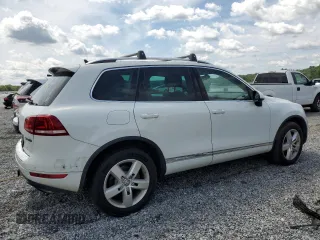 2013 Volkswagen Touareg z VIN WVGEG9BP7DD001849, wystawiony jako Copart lot #60208005 z przebiegiem 120 741 mil mil oraz Czysty tytuł • Clean title. Historia ofert i sprzedaży dostępna na DreamBid. Obrazek 3.