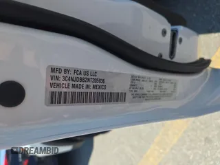 2022 Jeep Compass Latitude z VIN 3C4NJDBB2NT205936, wystawiony jako IAAI lot #42885857 z przebiegiem 39 157 mil mil oraz . Historia ofert i sprzedaży dostępna na DreamBid. Obrazek 24.