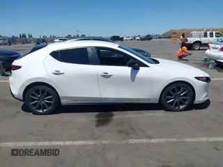 2021 Mazda 3 Select z VIN JM1BPAKLXM1321304, wystawiony jako IAAI lot #42289747 z przebiegiem Nie podano mil oraz . Historia ofert i sprzedaży dostępna na DreamBid. Obrazek 14.