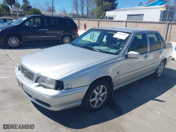 2000 Volvo S70 with VIN YV1LS61J8Y2651811, listed as a IAAI auction lot 41867862 with 174,509 mi miles. Bid and sale history available at carsss.com. Image 6.