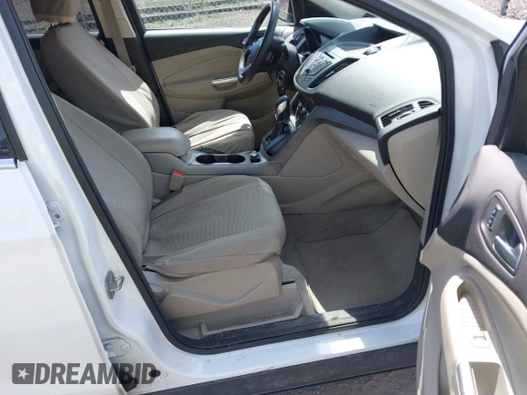 2014 Ford Escape SE with VIN 1FMCU9GXXEUC50365, listed as a IAAI auction lot 41891030 with 70,399 mi miles. Bid and sale history available at carsss.com. Image 5.