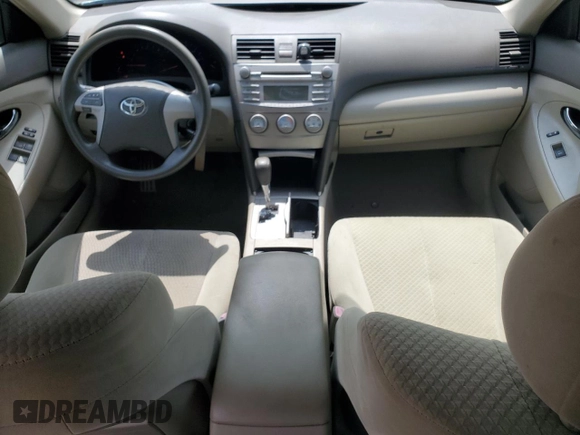 2011 Toyota Camry LE z VIN 4T4BF3EK3BR126630, wystawiony jako Copart lot #58396155 z przebiegiem 155 727 mil mil oraz Czysty tytuł • Clean title. Historia ofert i sprzedaży dostępna na DreamBid. Obrazek 8.