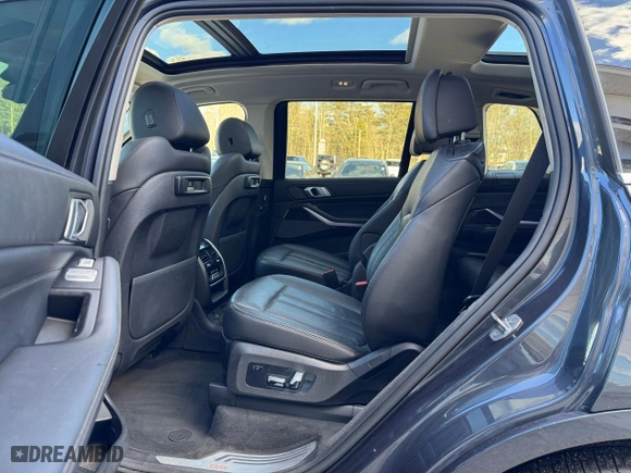2019 BMW X7 xDrive40i with VIN 5UXCW2C55KLB44273, listed as a Copart auction lot 54593875 with 135,765 mi miles and Clean Title. Bid and sale history available at carsss.com. Image 6.