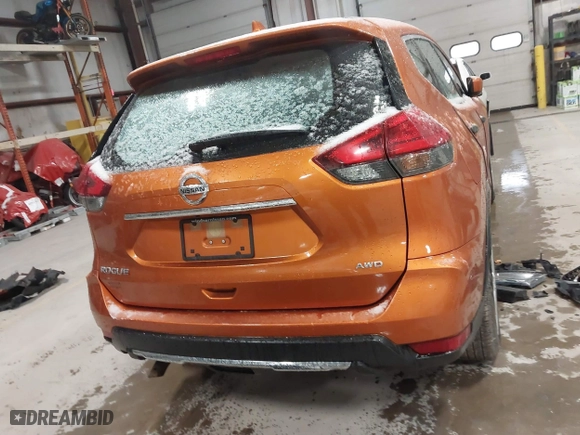 2017 Nissan Rogue SL with VIN JN8AT2MVXHW014000, listed as a IAAI auction lot 41836611 with 152,112 mi miles. Bid and sale history available at carsss.com. Image 16.