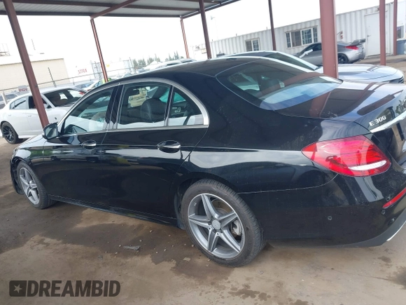 2017 Mercedes-Benz E 300 Luxury z VIN WDDZF4JBXHA036044, wystawiony jako IAAI lot #42053988 z przebiegiem 105 067 mil mil oraz . Historia ofert i sprzedaży dostępna na DreamBid. Obrazek 14.