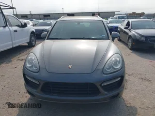 2012 Porsche Cayenne Turbo с VIN WP1AC2A29CLA80486, выставлен на аукционе IAAI как лот 42324263 с пробегом 106 588 миль миль и . История ставок и продаж доступна на DreamBid. Изображение 12.