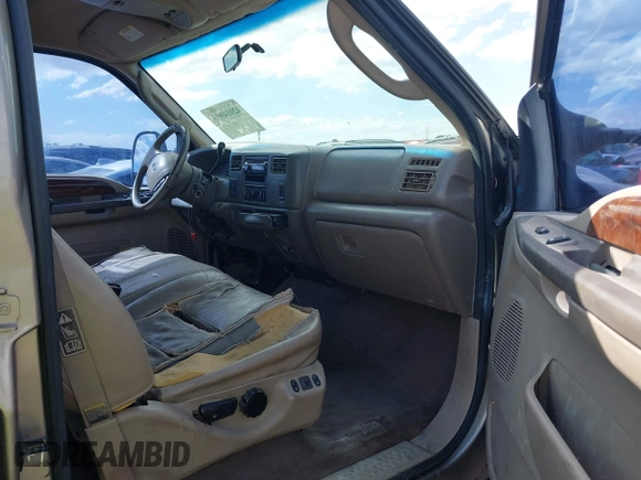 2003 Ford Super Duty F-250 XL with VIN 1FTNW20L53ED10663, listed as a IAAI auction lot 42014993 with 384,089 mi miles. Bid and sale history available at carsss.com. Image 5.