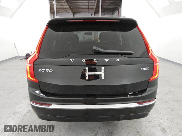 2024 Volvo XC90 Core Bright Theme with VIN YV4L12PK7R1189537, listed as a Copart auction lot 41489425 with 7,760 mi miles and Clean Title. Bid and sale history available at carsss.com. Image 6.