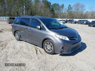 2018 Toyota Sienna XLE Auto Access Seat with VIN 5TDYZ3DC4JS958698, listed as a IAAI auction lot 41815340 with 164,903 mi miles. Bid and sale history available at carsss.com. Image 1.