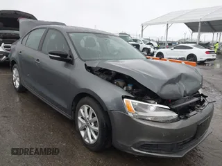 2011 Volkswagen Jetta Sedan SE PZEV with VIN 3VWDZ7AJ3BM332471, listed as a IAAI auction lot 41732964 with 168,920 mi miles. Bid and sale history available at carsss.com. Image 1.