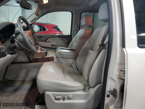 2009 Chevrolet Avalanche LTZ with VIN 3GNFK32049G172387, listed as a Copart auction lot 77347054 with 157,241 mi miles and Salvage Title. Bid and sale history available at carsss.com. Image 7.