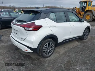 2021 Nissan Kicks SR z VIN 3N1CP5DV2ML492750, wystawiony jako IAAI lot #41918321 z przebiegiem 40 634 mil mil oraz . Historia ofert i sprzedaży dostępna na DreamBid. Obrazek 4.