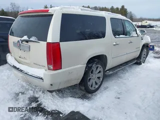 2011 Cadillac Escalade ESV Luxury z VIN 1GYS4HEF8BR334696, wystawiony jako IAAI lot #41511419 z przebiegiem 141 877 mil mil oraz . Historia ofert i sprzedaży dostępna na DreamBid. Obrazek 4.