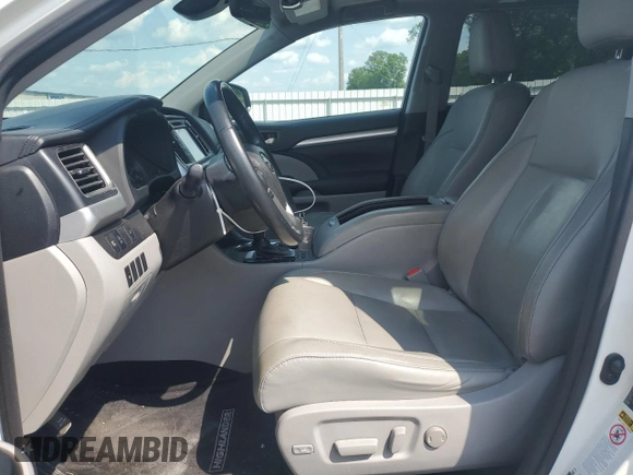 2017 Toyota Highlander XLE z VIN 5TDJZRFH6HS362094, wystawiony jako Copart lot #55086425 z przebiegiem 77 078 mil mil oraz Szkoda całkowita • Salvage title. Historia ofert i sprzedaży dostępna na DreamBid. Obrazek 7.