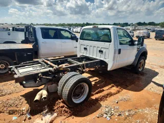 2008 Ford F-450 XL z VIN 1FDXF47R08EE56101, wystawiony jako Copart lot #64378555 z przebiegiem 51 314 mil mil oraz Czysty tytuł • Clean title. Historia ofert i sprzedaży dostępna na DreamBid. Obrazek 3.