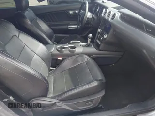 2020 Ford Mustang EcoBoost z VIN 1FATP8UH6L5131602, wystawiony jako IAAI lot #42228919 z przebiegiem 82 807 mil mil oraz . Historia ofert i sprzedaży dostępna na DreamBid. Obrazek 5.