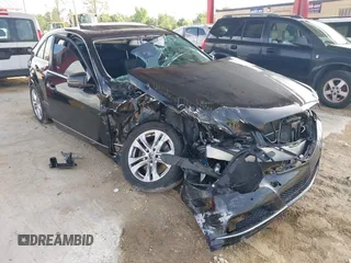 2010 Mercedes-Benz E 350 Luxury z VIN WDDHF8HB7AA223675, wystawiony jako IAAI lot #42388604 z przebiegiem 100 667 mil mil oraz . Historia ofert i sprzedaży dostępna na DreamBid. Obrazek 1.