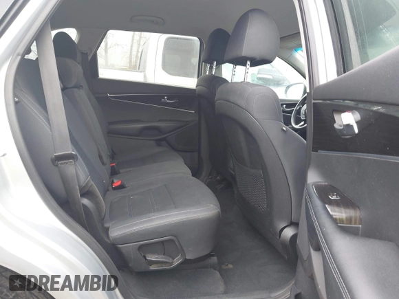 2019 Kia Sorento LX with VIN 5XYPG4A35KG580742, listed as a IAAI auction lot 42064745 with 80,741 mi miles. Bid and sale history available at carsss.com. Image 8.