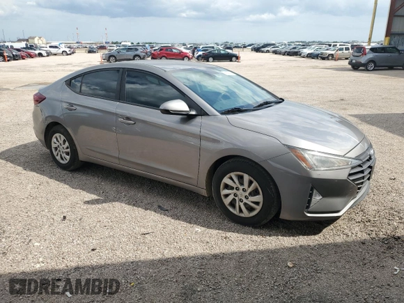 2020 Hyundai Elantra SE z VIN KMHD74LF4LU949239, wystawiony jako Copart lot #55599705 z przebiegiem 88 744 mil mil oraz Czysty tytuł • Clean title. Historia ofert i sprzedaży dostępna na DreamBid. Obrazek 4.