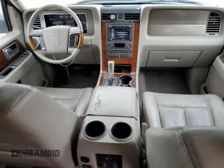 2013 Lincoln Navigator z VIN 5LMJJ2H54DEL06648, wystawiony jako Copart lot #47975275 z przebiegiem 189 591 mil mil oraz Szkoda całkowita • Salvage title. Historia ofert i sprzedaży dostępna na DreamBid. Obrazek 8.