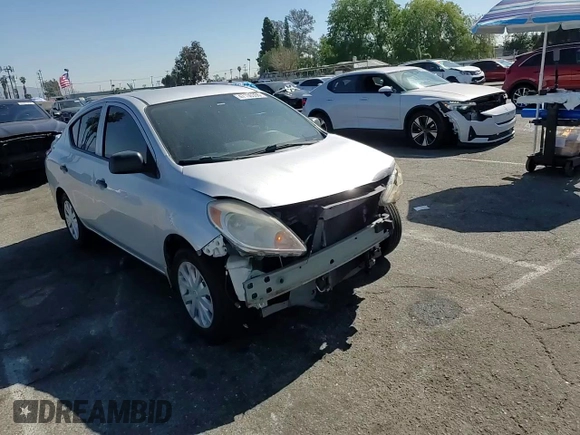 2013 Nissan Versa S Plus z VIN 3N1CN7AP2DL856494, wystawiony jako Copart lot #47130355 z przebiegiem 141 879 mil mil oraz Szkoda całkowita • Salvage title. Historia ofert i sprzedaży dostępna na DreamBid. Obrazek 10.