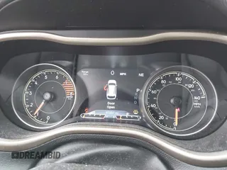 2017 Jeep Cherokee Limited with VIN 1C4PJMDS4HW597175, listed as a IAAI auction lot 41525358 with 87,227 mi miles. Bid and sale history available at carsss.com. Image 7.