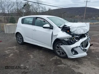 2018 Chevrolet Sonic LT z VIN 1G1JD6SG5J4126640, wystawiony jako IAAI lot #41741951 z przebiegiem 36 333 mil mil oraz . Historia ofert i sprzedaży dostępna na DreamBid. Obrazek 1.