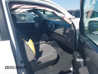 2017 Toyota Tacoma SR5 with VIN 5TFAZ5CN9HX039333, listed as a IAAI auction lot 41701962 with 102,737 mi miles and . Bid and sale history available at carsss.com. Image 5.