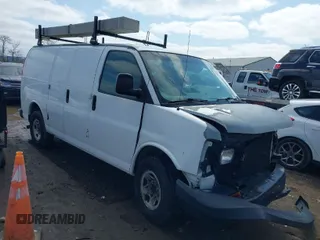 2008 Chevrolet Express Cargo Van with VIN 1GCGG25C281189863, listed as a IAAI auction lot 41934880 with 193,302 mi miles. Bid and sale history available at carsss.com. Image 1.