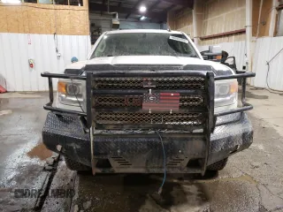 2015 GMC Sierra 2500HD SLT z VIN 1GT12ZE80FF600704, wystawiony jako Copart lot #46069905 z przebiegiem 256 330 mil mil oraz Szkoda całkowita • Salvage title. Historia ofert i sprzedaży dostępna na DreamBid. Obrazek 5.