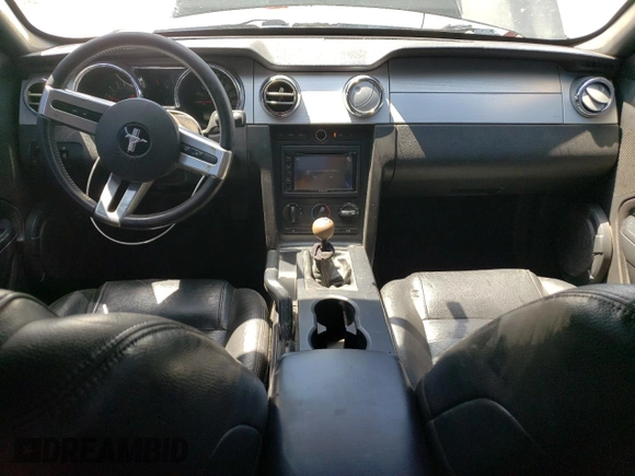 2005 Ford Mustang GT Deluxe z VIN 1ZVHT82H355259178, wystawiony jako Copart lot #55663555 z przebiegiem 194 211 mil mil oraz Szkoda całkowita • Salvage title. Historia ofert i sprzedaży dostępna na DreamBid. Obrazek 8.
