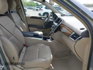 2015 Mercedes-Benz M 350 z VIN 4JGDA5JB3FA588597, wystawiony jako IAAI lot #42352449 z przebiegiem 68 264 mil mil oraz . Historia ofert i sprzedaży dostępna na DreamBid. Obrazek 5.