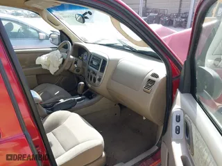 2005 Ford Escape XLT with VIN 1FMYU931X5KD39419, listed as a IAAI auction lot 41778160 with 37,234 mi miles. Bid and sale history available at carsss.com. Image 5.
