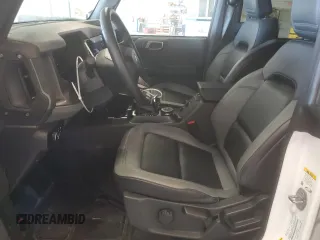 2024 Ford Bronco Big Bend z VIN 1FMDE7BH1RLA64327, wystawiony jako Copart lot #54401305 z przebiegiem 14 175 mil mil oraz Szkoda całkowita • Salvage title. Historia ofert i sprzedaży dostępna na DreamBid. Obrazek 7.