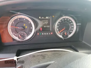 2019 Ram 1500 Express z VIN 1C6RR7FG2KS720893, wystawiony jako Copart lot #59665855 z przebiegiem 90 172 mil mil oraz Nie do naprawy • Non repairable. Historia ofert i sprzedaży dostępna na DreamBid. Obrazek 9.