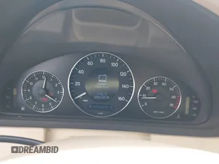 2005 Mercedes-Benz CLK 320 z VIN WDBTK65G05T040423, wystawiony jako IAAI lot #42645524 z przebiegiem 87 894 mil mil oraz . Historia ofert i sprzedaży dostępna na DreamBid. Obrazek 7.