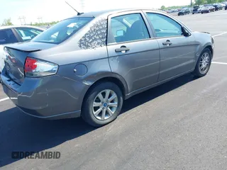 2009 Ford Focus SE with VIN 1FAHP35N19W246382, listed as a IAAI auction lot 42043020 with 197,707 mi miles. Bid and sale history available at carsss.com. Image 4.