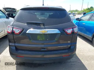 2015 Chevrolet Traverse LS z VIN 1GNKRFED1FJ152781, wystawiony jako IAAI lot #42279336 z przebiegiem 131 491 mil mil oraz . Historia ofert i sprzedaży dostępna na DreamBid. Obrazek 16.