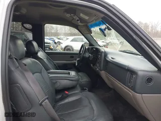 2001 Chevrolet Tahoe LT with VIN 1GNEC13T21R211052, listed as a IAAI auction lot 41666765 with 113,366 mi miles. Bid and sale history available at carsss.com. Image 5.