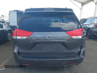 2011 Toyota Sienna XLE AAS with VIN 5TDYK3DC5BS146848, listed as a IAAI auction lot 41914140 with 259,862 mi miles. Bid and sale history available at carsss.com. Image 16.