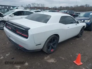 2017 Dodge Challenger R/T Plus z VIN 2C3CDZBT4HH604627, wystawiony jako IAAI lot #41500886 z przebiegiem 54 058 mil mil oraz . Historia ofert i sprzedaży dostępna na DreamBid. Obrazek 4.