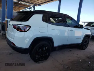 2018 Jeep Compass Latitude z VIN 3C4NJDBB9JT433152, wystawiony jako Copart lot #58214435 z przebiegiem 59 669 mil mil oraz Szkoda całkowita • Salvage title. Historia ofert i sprzedaży dostępna na DreamBid. Obrazek 3.