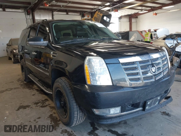 2008 Cadillac Escalade ESV z VIN 1GYFK66818R161446, wystawiony jako IAAI lot #42121700 z przebiegiem 176 684 mil mil oraz . Historia ofert i sprzedaży dostępna na DreamBid. Obrazek 1.